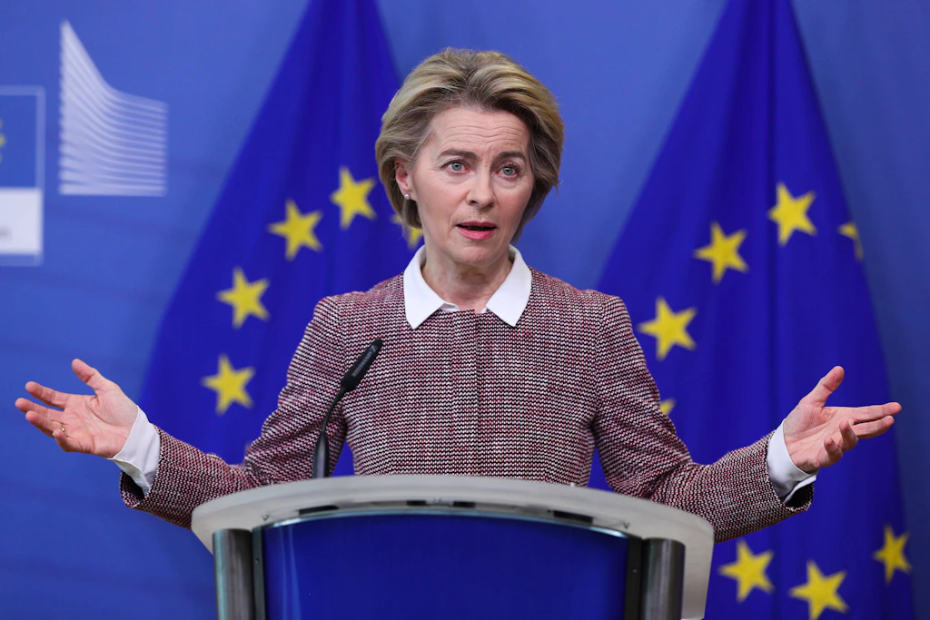 EU-Kommissionspräsidentin Ursula von der Leyen treibt mit dem AI Act die schärfste KI-Regulierung der Welt voran.