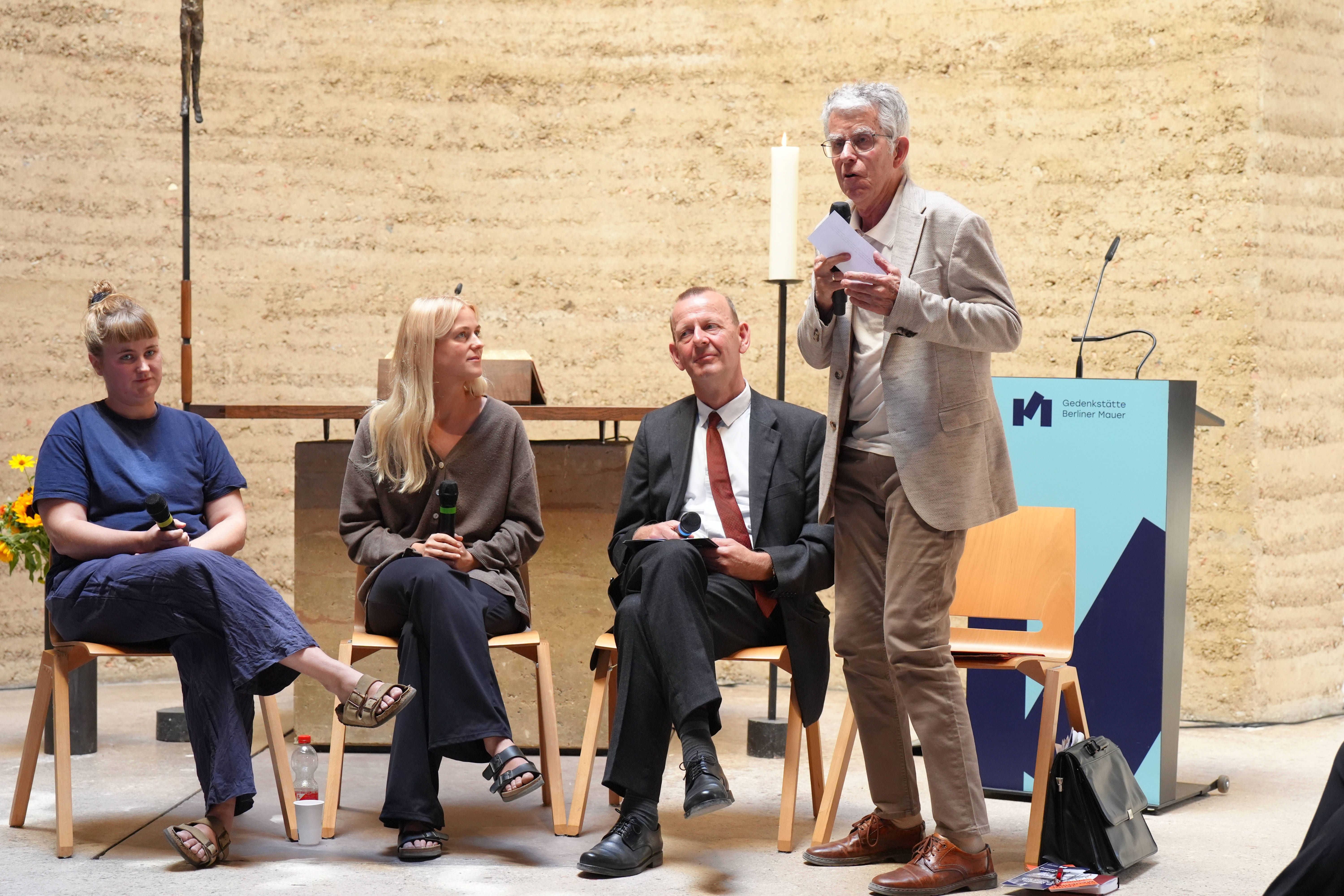 Kämpferisch wie Oma: Enkelinnen von Regine Hildebrandt rechnen mit dem Westen ab