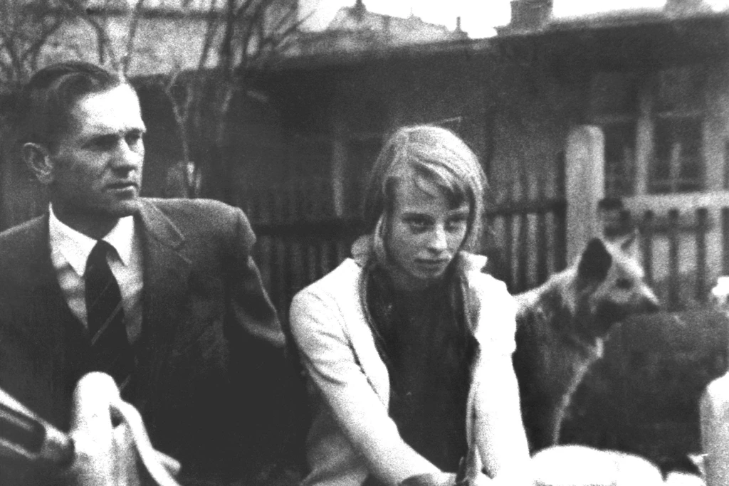 Pfarrer Oskar Brüsewitz mit seiner Tochter Dorothea in einer undatierten Aufnahme.