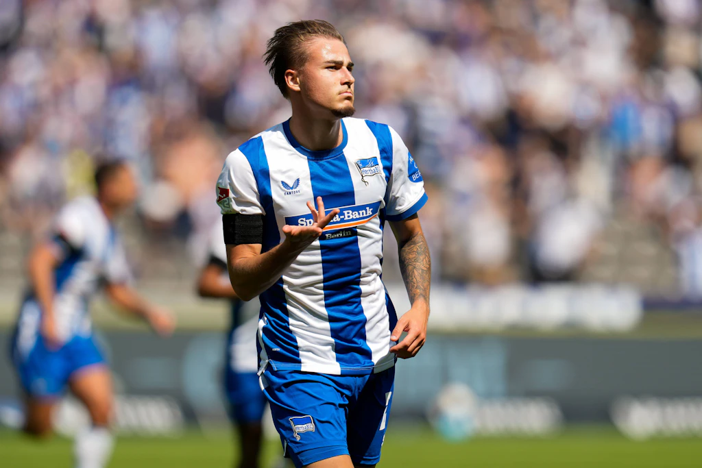 Marten Winkler jubelt über seinen Treffer zum zwischenzeitlichen 2:0 von Hertha BSC gegen den 1. FC Heidenheim.