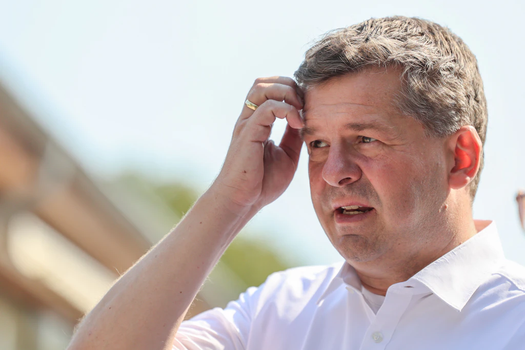 Sven Schulze, Ministerpräsident und CDU-Spitzenkandidat zur Landtagswahl in Sachsen-Anhalt 2026, sagt Podcasts zu und dann wieder ab.