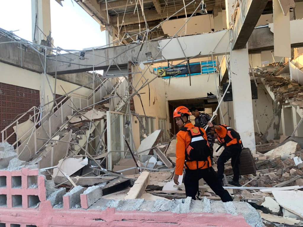 Erdbeben der Stärke 7,7 in Indonesien: Mindestens 38 Tote