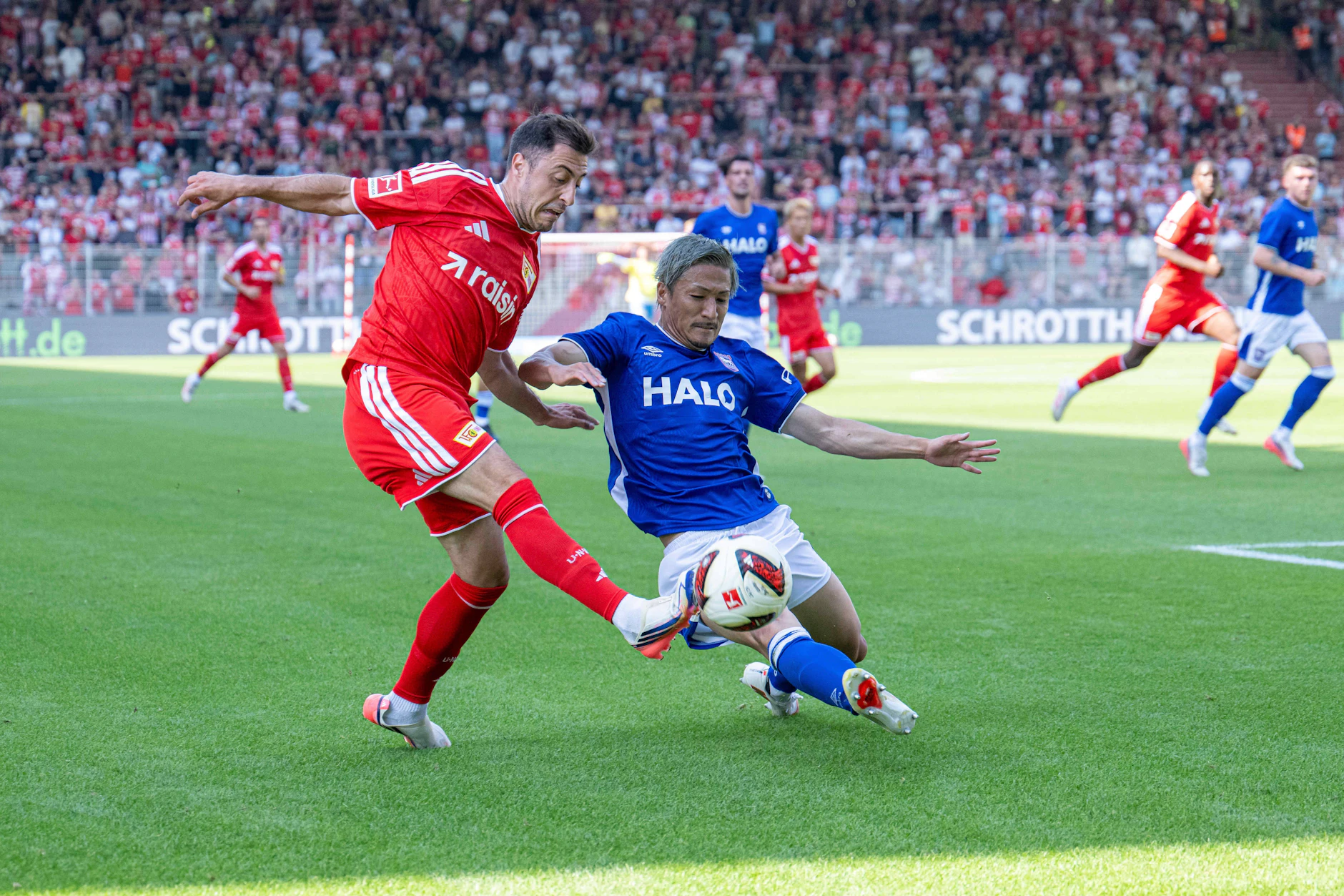 I rrezikshëm në krahun e djathtë: Josip Juranoviç (l.) shënoi për 2:3.