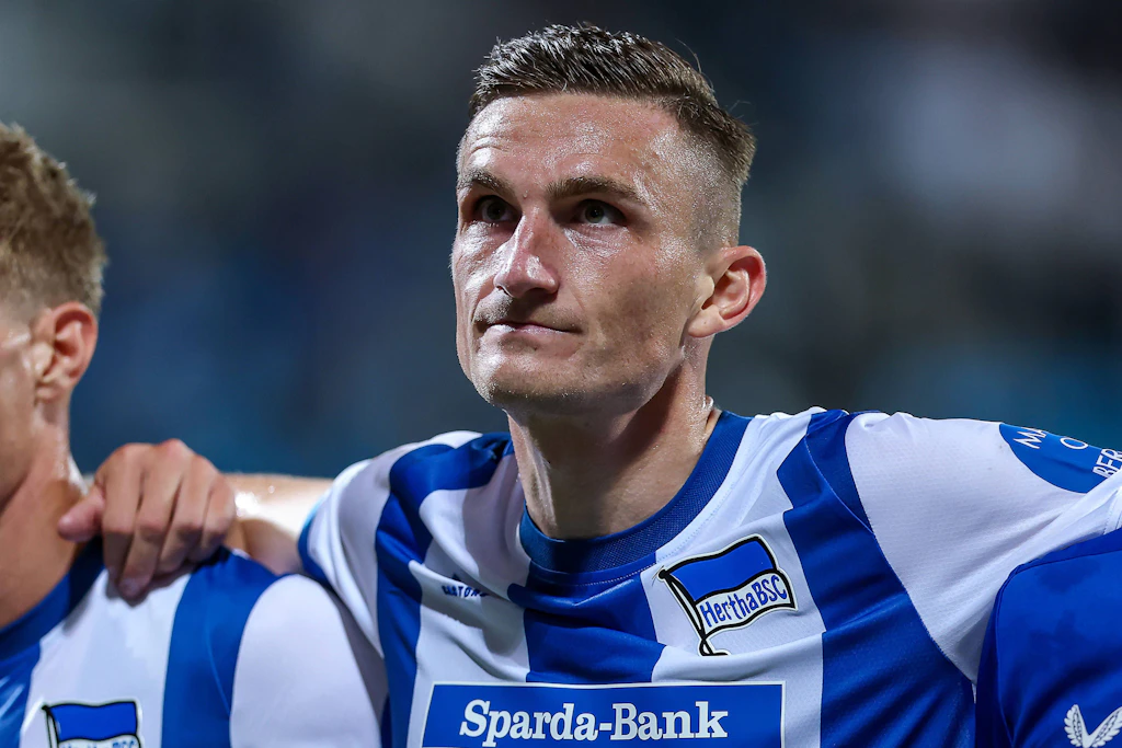 Verteidiger Niklas Kolbe genießt gerade die Siege mit Hertha BSC und erklärt gerade den Aufschwung des Teams.