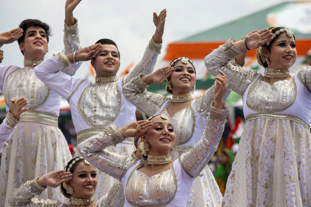 Junge Tänzerinnen bei den Feierlichkeiten zum 80. Unabhängigkeitstag Indiens am 15. August 2026.
