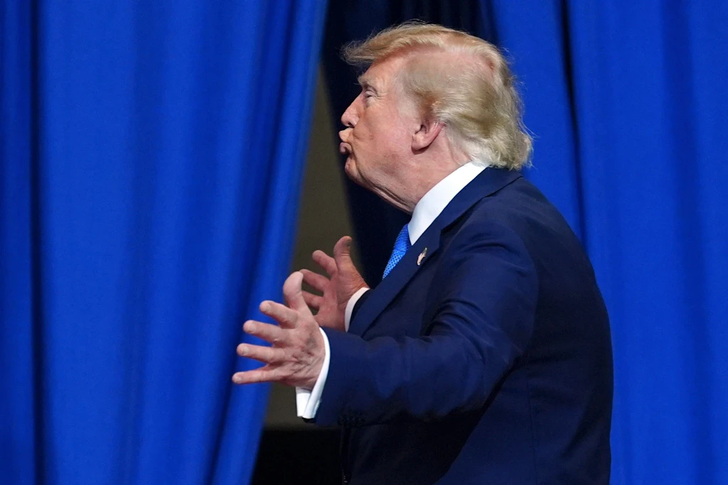 US-Präsident Donald Trump kündigt eine weitere wirtschaftliche Isolierung des Iran an.