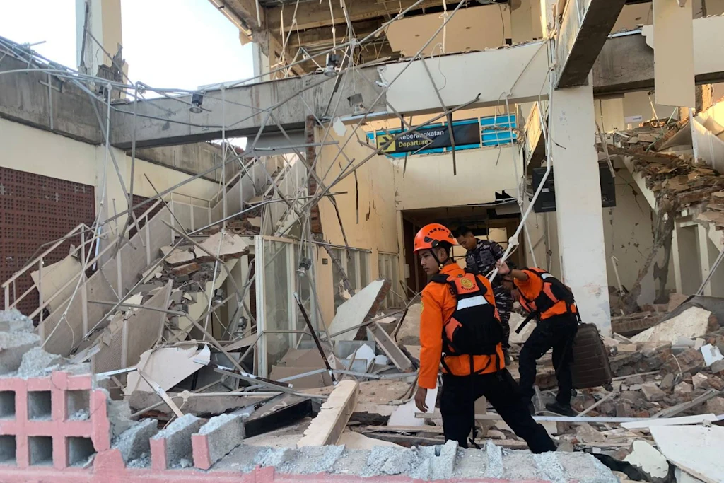 Beben in Indonesien: Mehr als 900 Häuser auf Flores zerstört, Zahl der Toten steigt auf 51