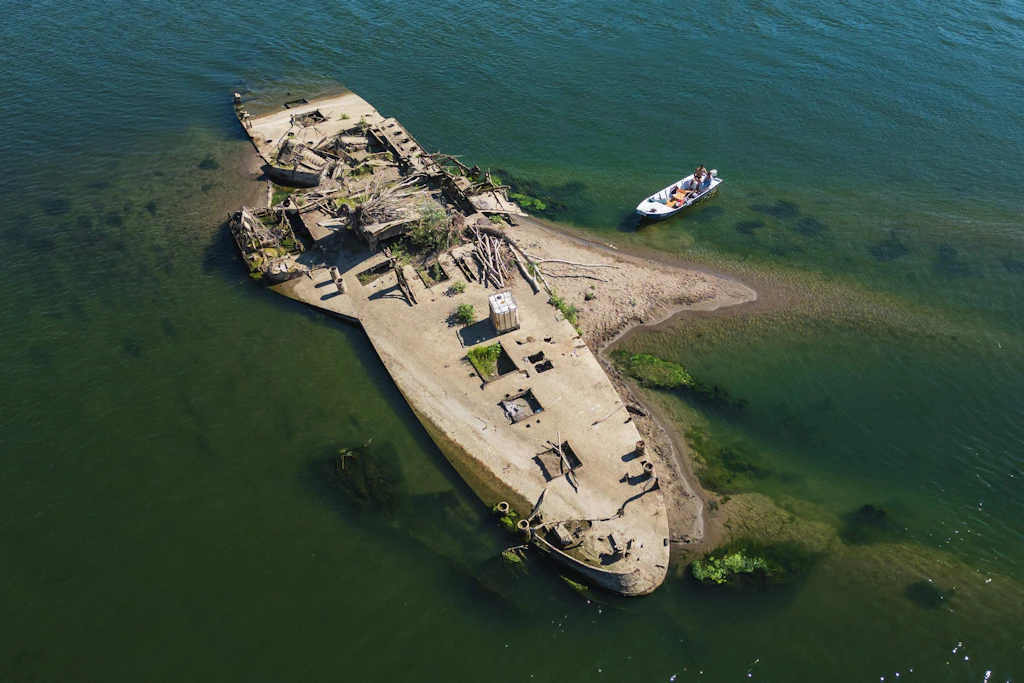 1913 gebaut, 1945 gesunken: Niedrigwasser legt Schiffswrack in der Save frei