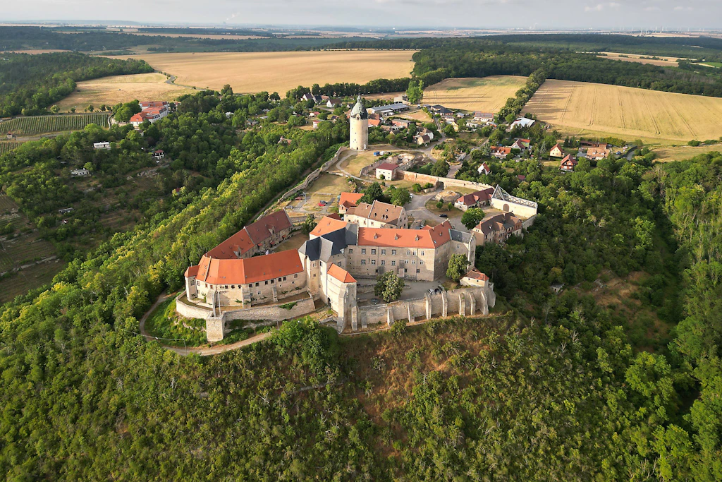 Blick auf das&nbsp; Schloss Neuenburg, eine Höhenburganlage in Freyburg.