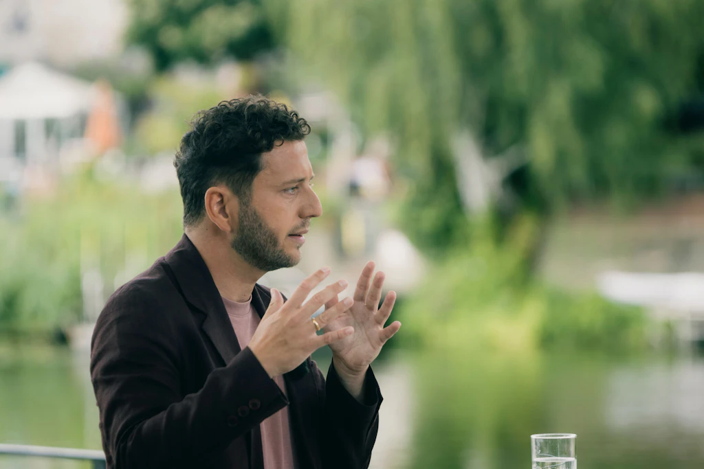 ZDF-Sommerinterview: So will Grünen-Chef Banaszak den Osten „nicht verloren“ geben