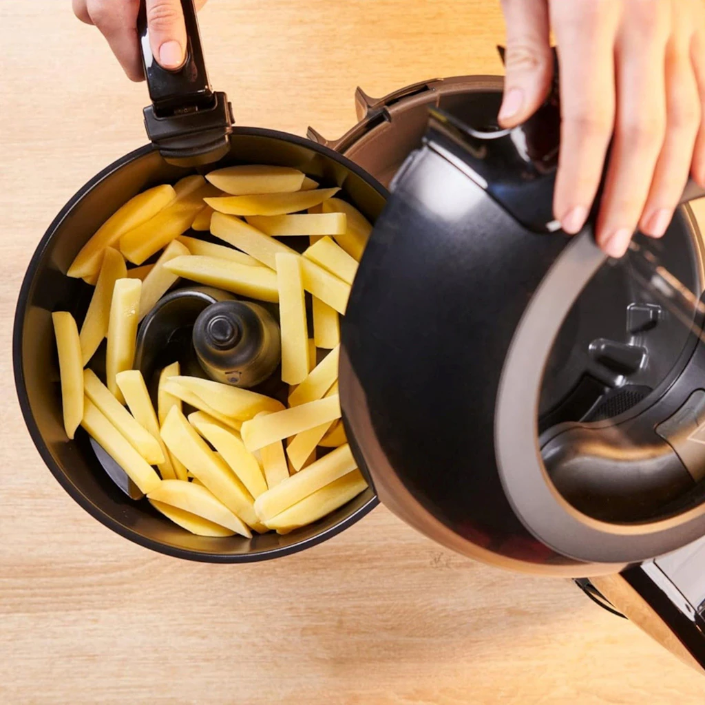 Ein Nachfahre der ersten Heißluftfritteuse von Tefal vor rund 20 Jahren: die ActiFry Genius+