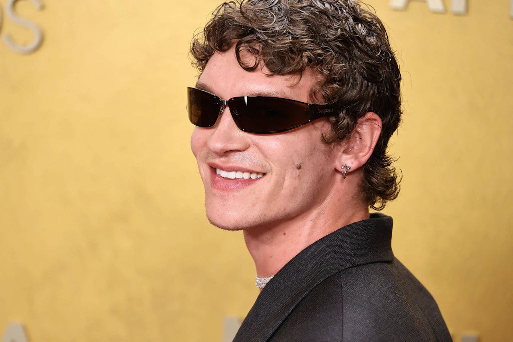 Hollywood-Newcomer Connor Storrie auf dem roten Teppich der Screen Actors Guild Awards 2026 im März dieses Jahres