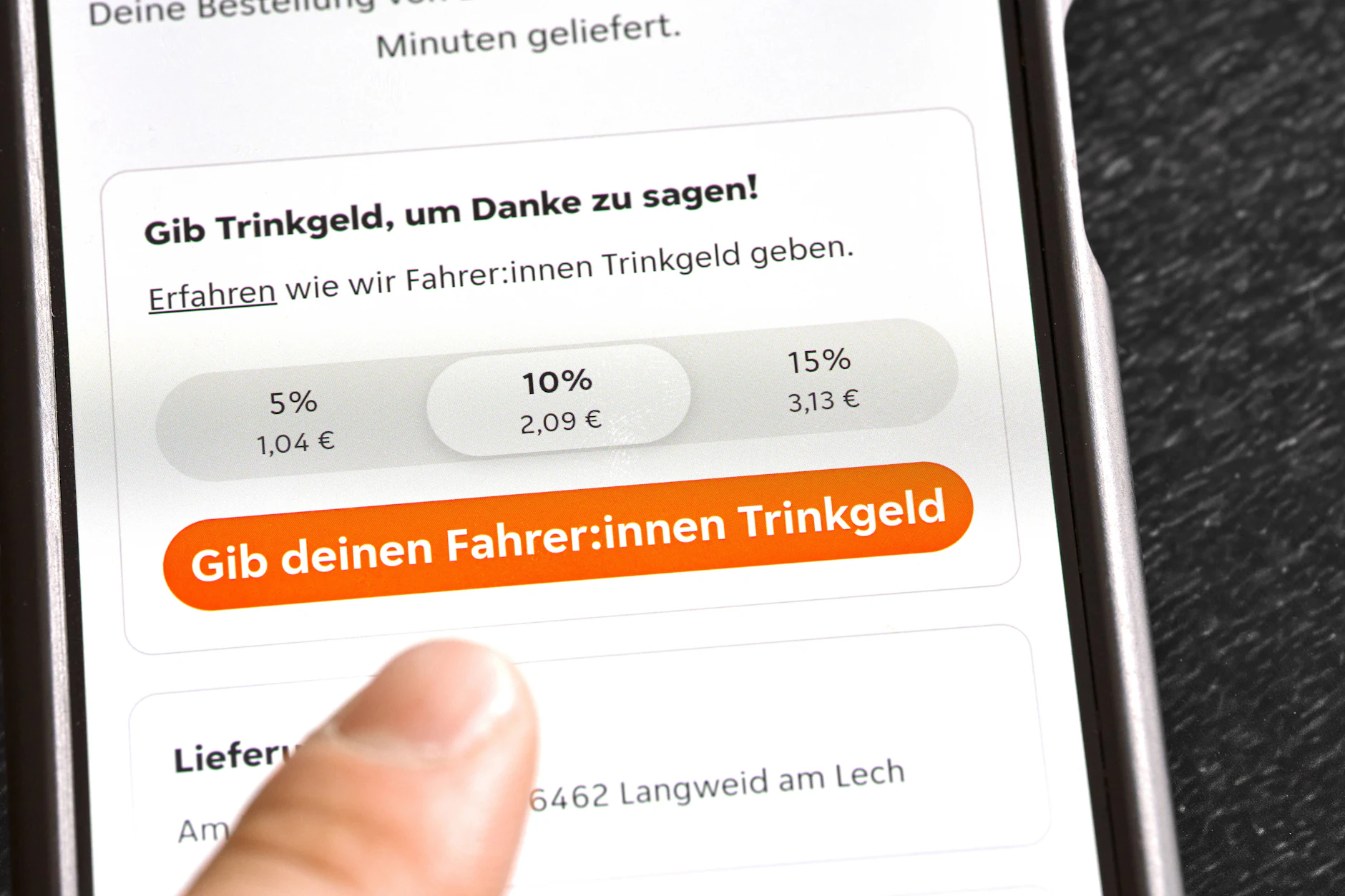 Symbolfoto: Inzwischen wird man an vielen Stellen automatisch nach Trinkgeld gefragt.