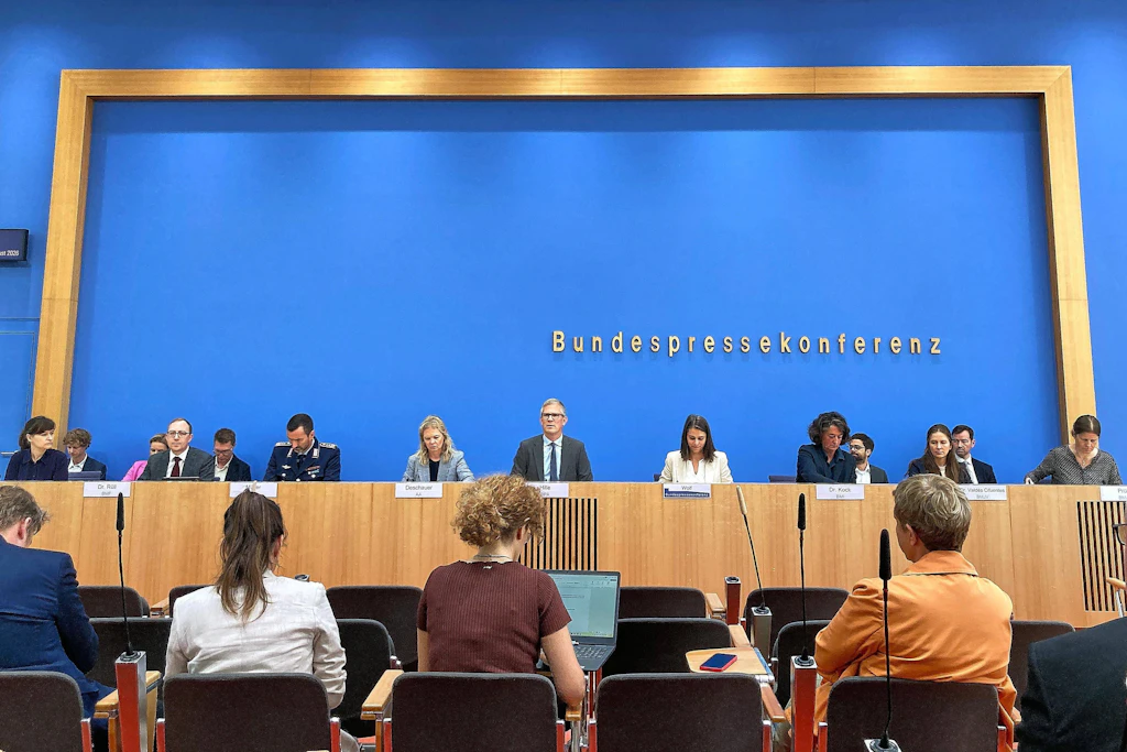 Regierungspressekonferenz am 17. August 2026: Neue Auslegware, wenig neue Antworten.