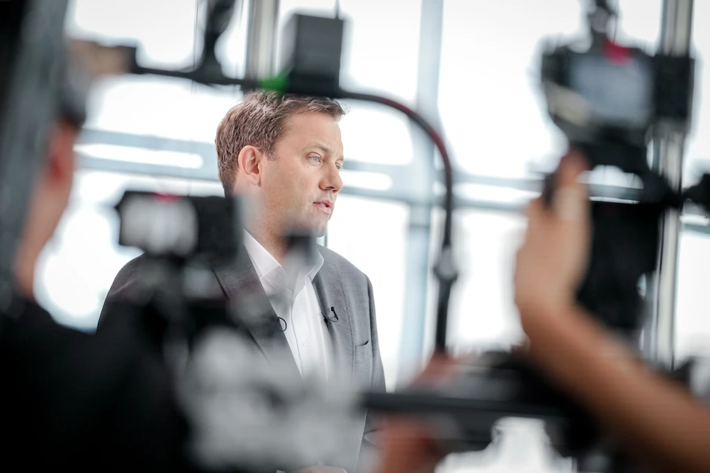 Lars Klingbeil (SPD) im Sommerinterview bei Sat.1-„Newstime“: „Wir haben uns nicht weggeduckt.“