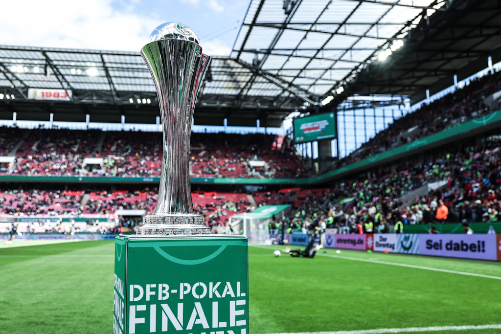 Objekt der Begierde: der DFB-Pokal der Frauen.