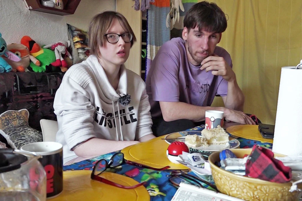 Wegen unüberwindbarer Schwierigkeiten mussten Jasmin und Ehemann Maik vor Kurzem ohne ihre beiden Kinder das Eltern-Kind-Heim verlassen.