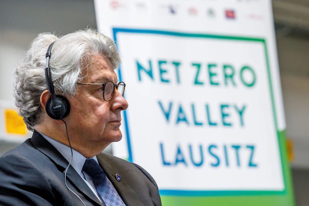 EU-Kommissar Breton besucht die Lausitz DEU Deutschland Brandenburg Spremberg, 17.05.2024, EU-Kommissar Thierry Breton zu Besuch in der Lausitz. Auf Einladung der Lausitzrunde, einem kommunalen Buendnis fuer Strukturentwicklung der brandenburgischen und saechsischen Lausitz, besucht EU-Kommissar Bre
