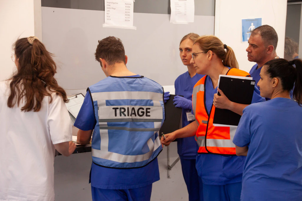 MANV-Übung in Mainz: Einsatzkräfte des Katastrophenschutzes, des Rettungsdienstes sowie Mitarbeitende der beteiligten Krankenhäuser übten an der MEWA Arena die Bewältigung eines Massenanfalls von Verletzten.