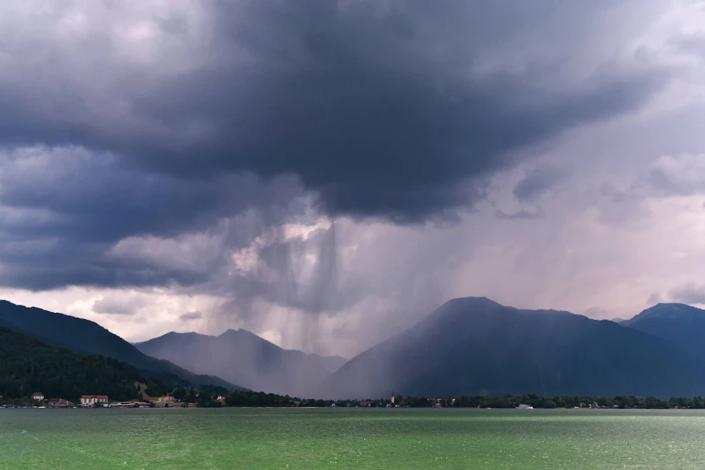 85 km/h und Hagel: Heute 35 Liter Regen – der Donnerstag wird der härteste Tag der Woche