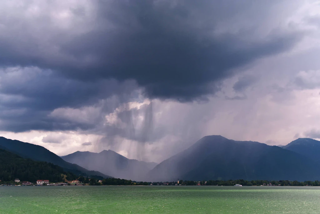 85 km/h und Hagel: Heute 35 Liter Regen – der Donnerstag wird der härteste Tag der Woche