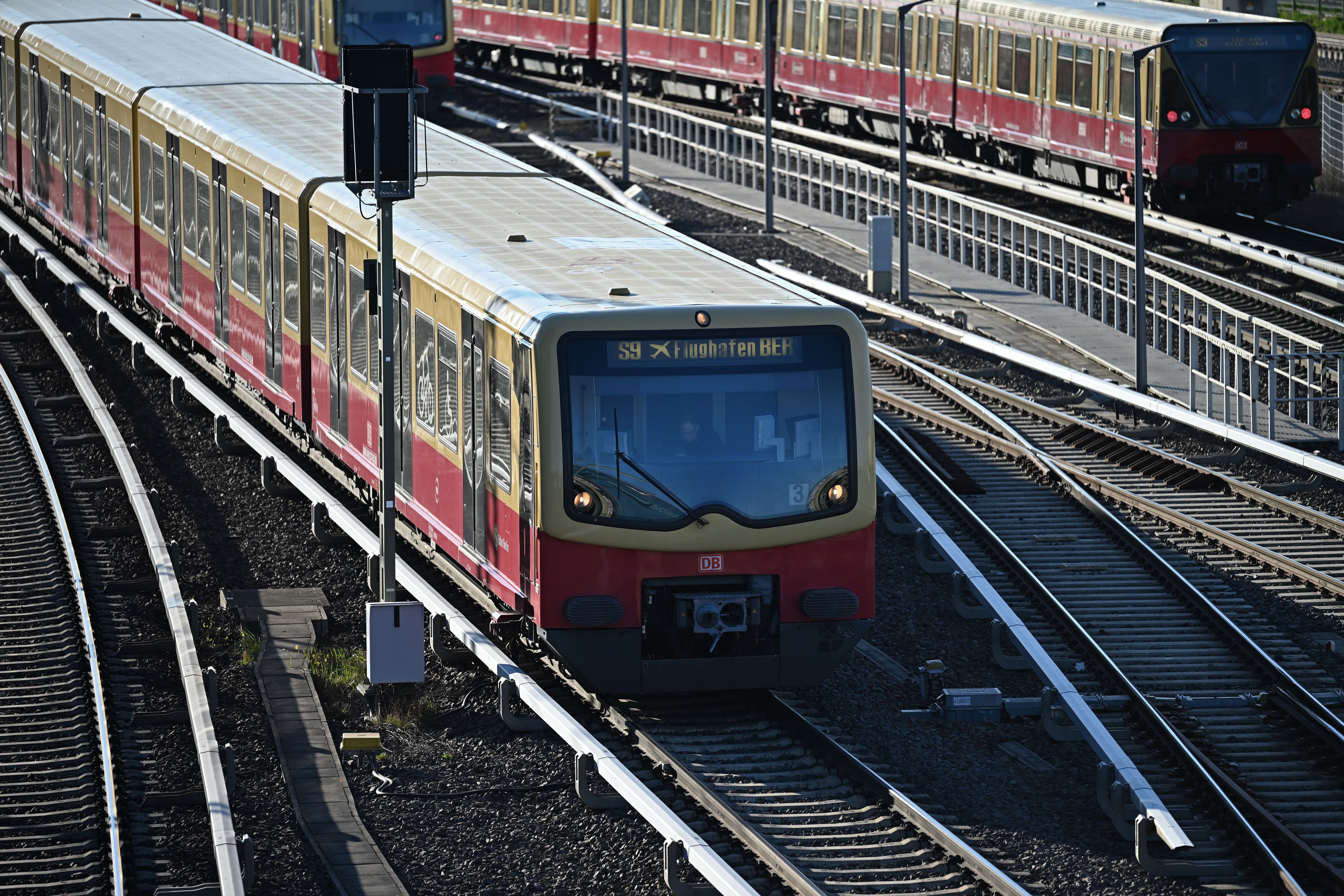 Signalstörung mitten im Berufsverkehr: Fünf S-Bahn-Linien betroffen