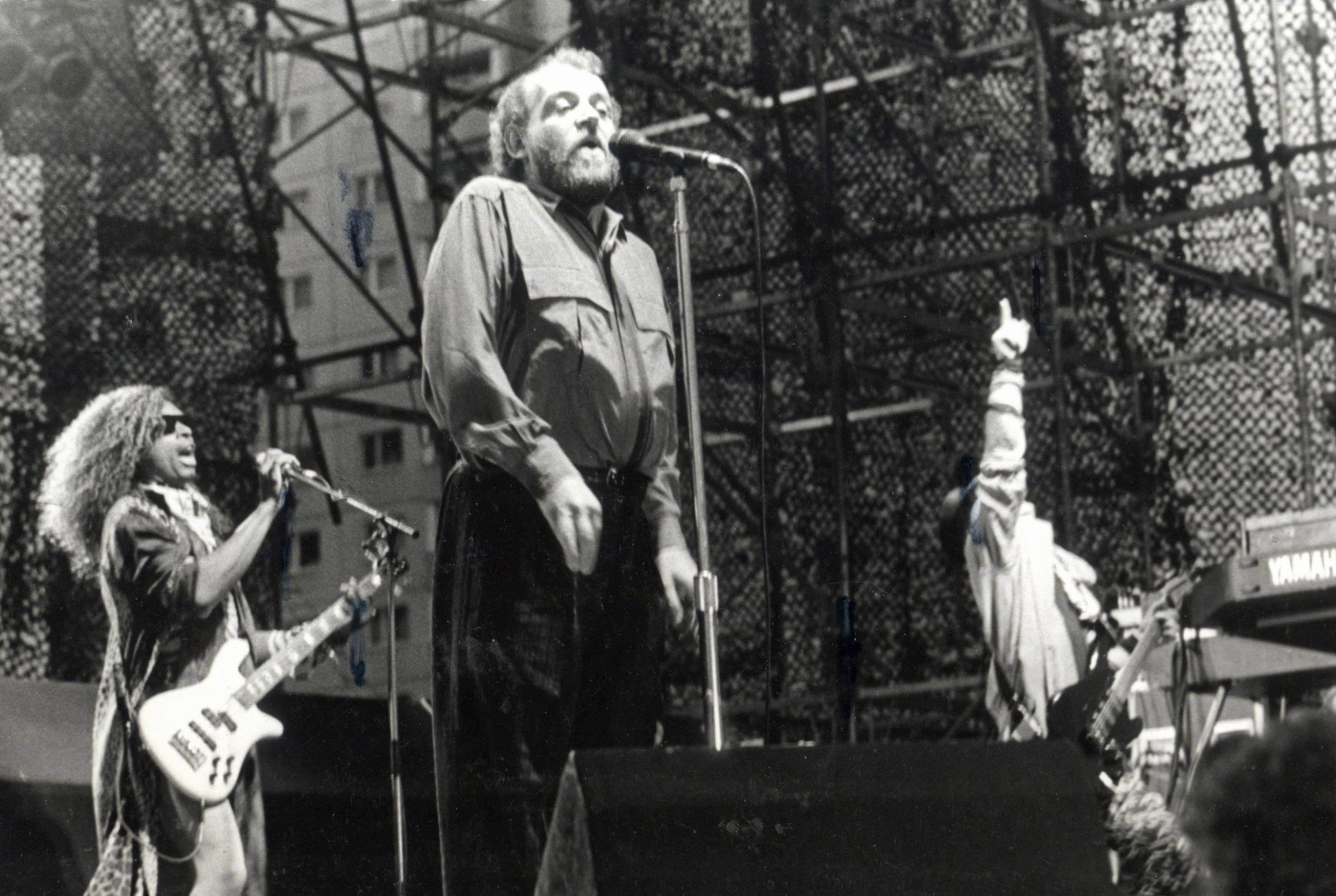 Joe Cocker spielte 1988 in Weißensee und Dresden – und nahm einen DDR-Mähdrescher mit