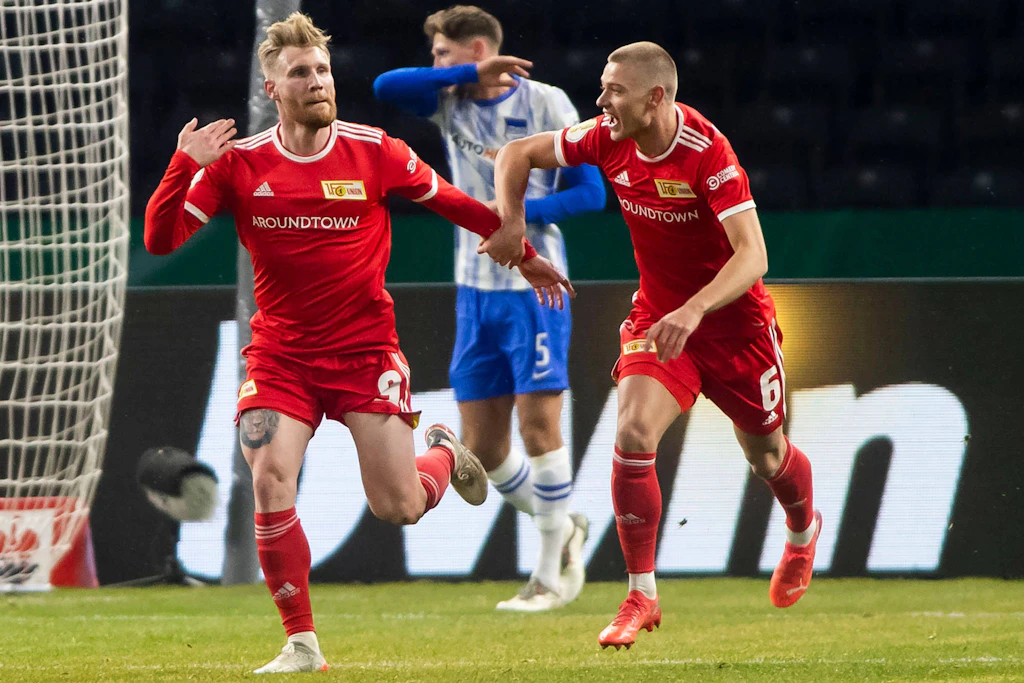 Unvergessener Jubel-Moment: Im Januar 2022 schoss Andreas Voglsammer (l.) im DFB-Pokal gegen Hertha BSC mit seinem Treffer zum 1:0 für den 1. FC Union Berlin das Tor des Monats.