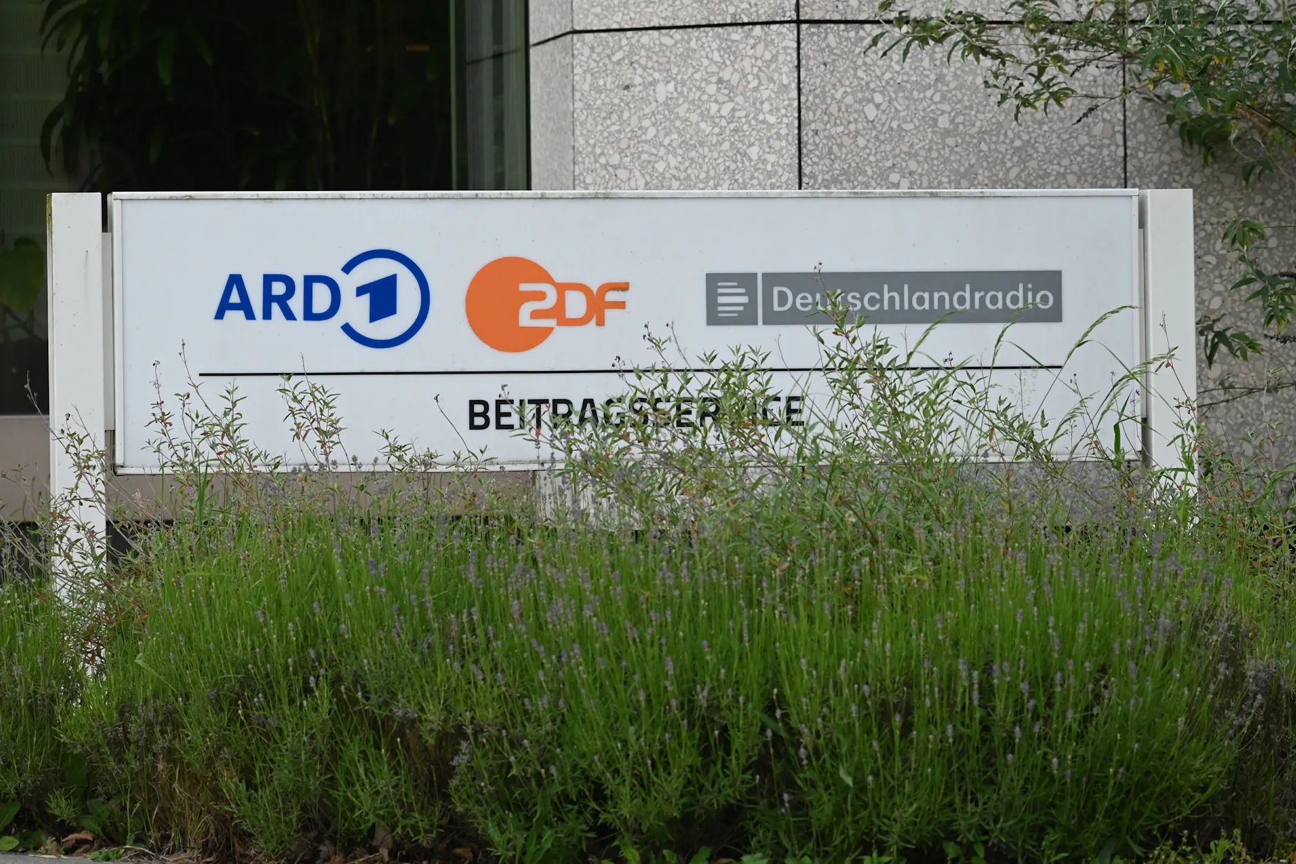 Der Beitragsservice zieht es vor, dass man via Lastschriftverfahren zahlt.