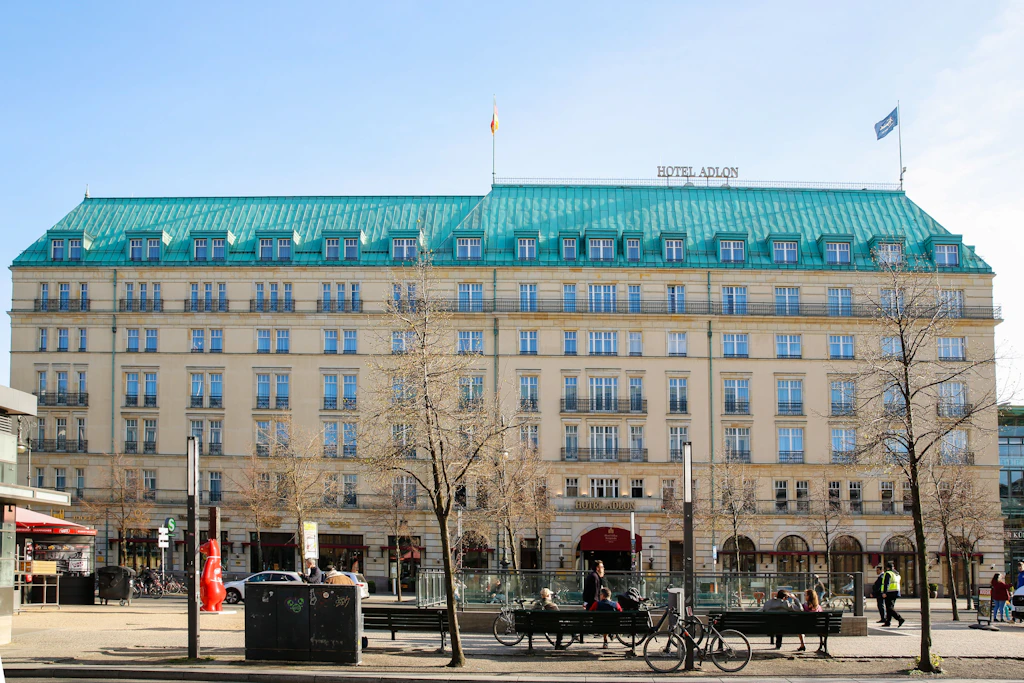 Wird nun doch nicht verkauft: das Hotel Adlon am Pariser Platz.