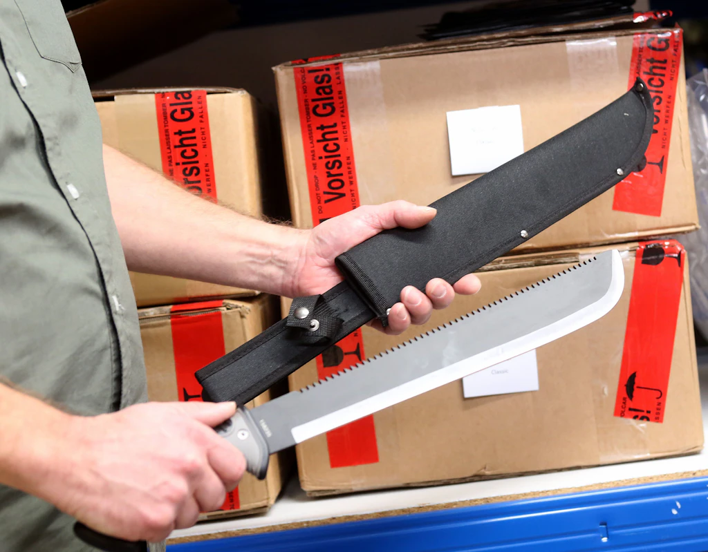Raubüberfälle auf Dresdner Spielotheken: Macheten-Mann flüchtet mit 80 Euro