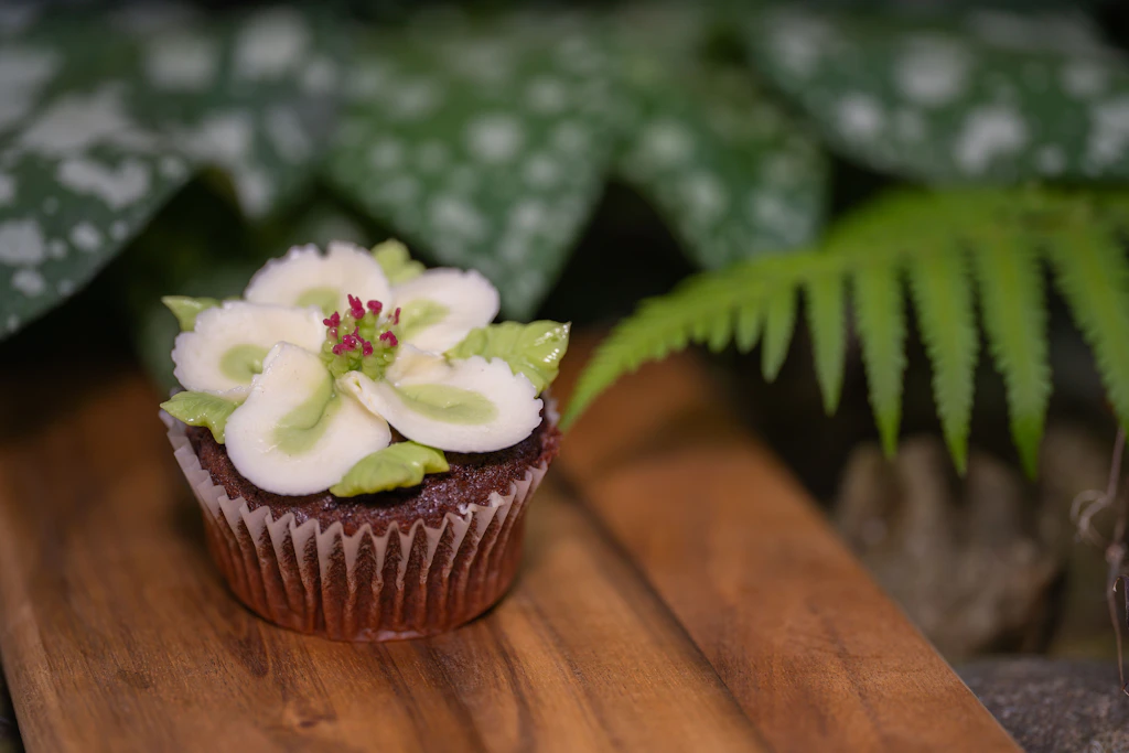 Für ihre zweite Heimat Pirna ließ sich Sophie den Cupcake mit einer stilisierten Birnenblüte einfallen.