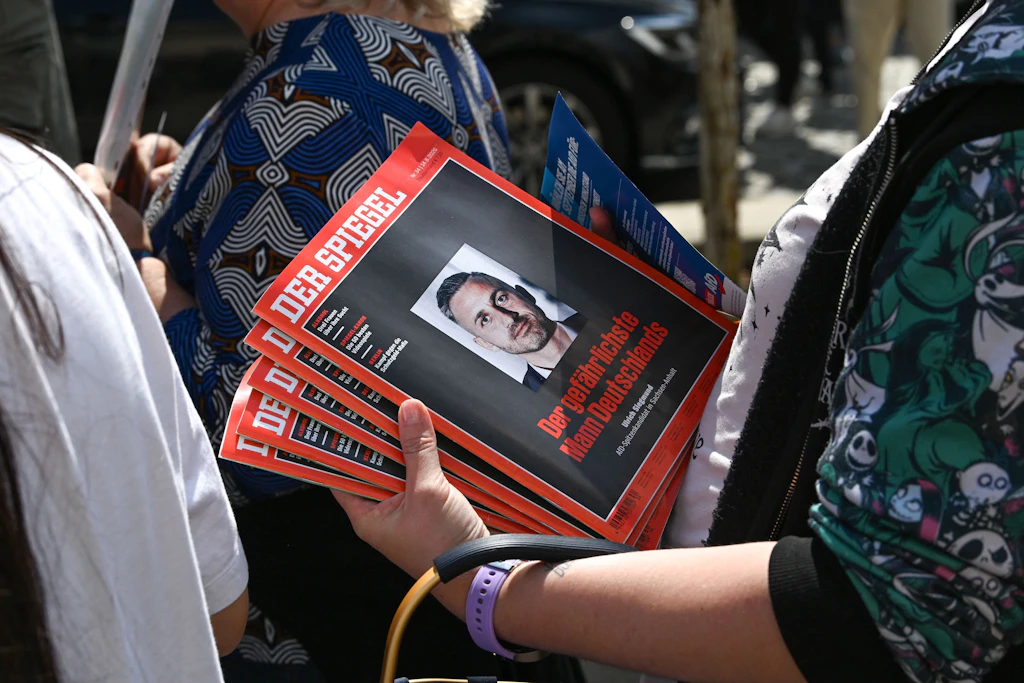 Sturmgeschütz der Brandmaurer: Der Spiegel gegen die demokratische Normalität