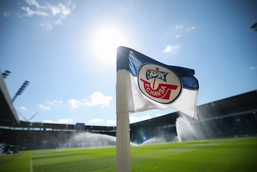 Ein neuer Vorfall abseits des Spielfelds erschüttert Hansa-Rostock. Dieser ereignete sich bereits am 25. Juli bei einem Gastspiel im englischen Watford, kam aber erst jetzt ans Licht.