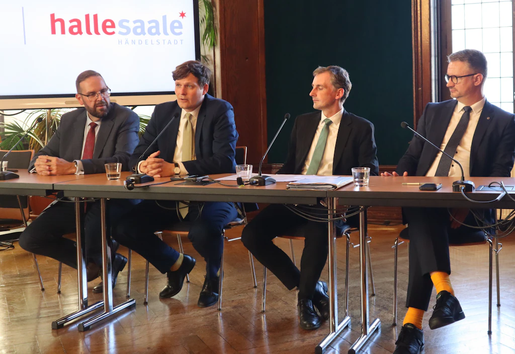 Ein bisschen Stabü-Unterricht: Bildungsminister für mehr Demokratiebildung an Schulen