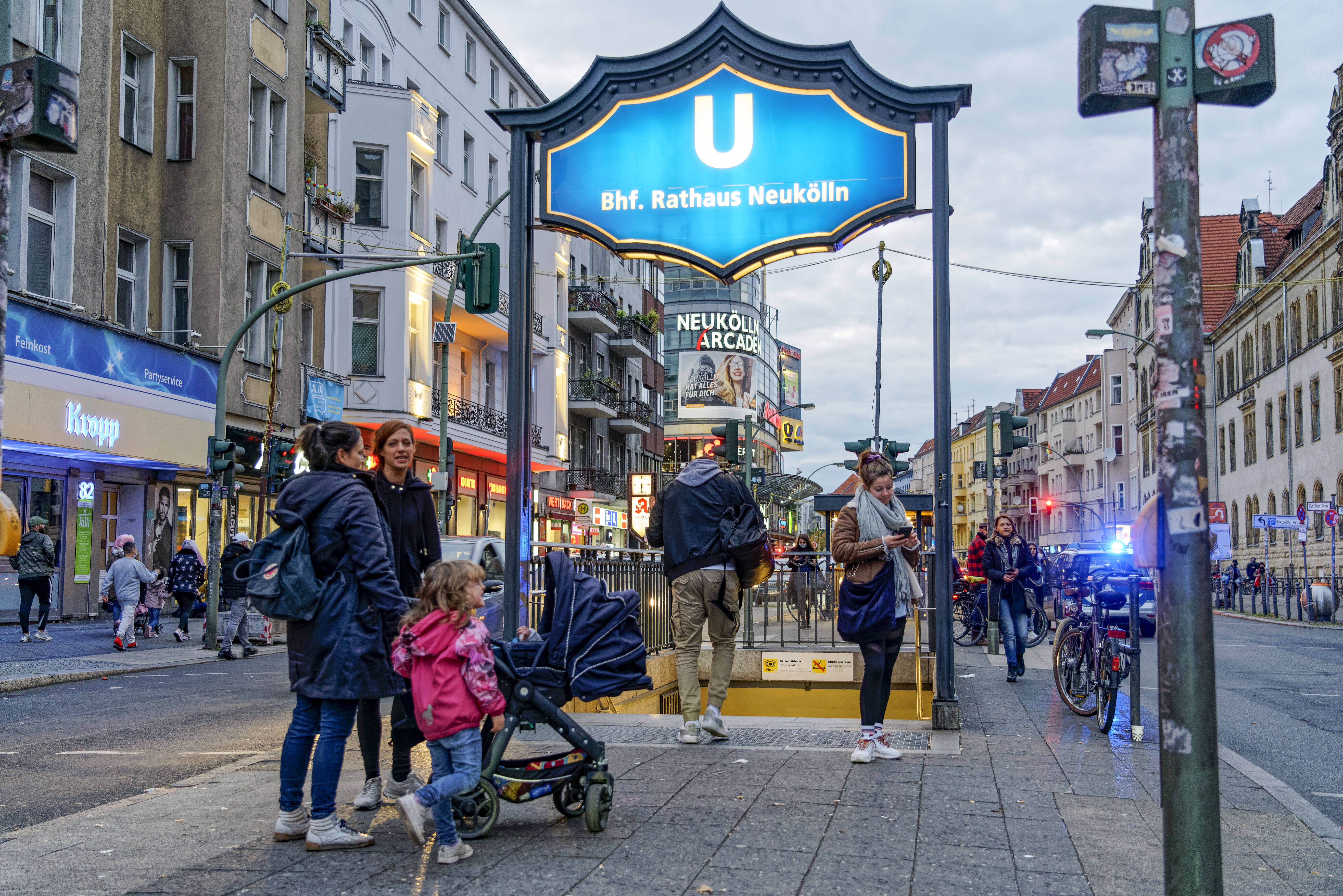 Nach zehn Tagen Rumänien-Urlaub: Neukölln streicht Familie den Platz in der Notunterkunft