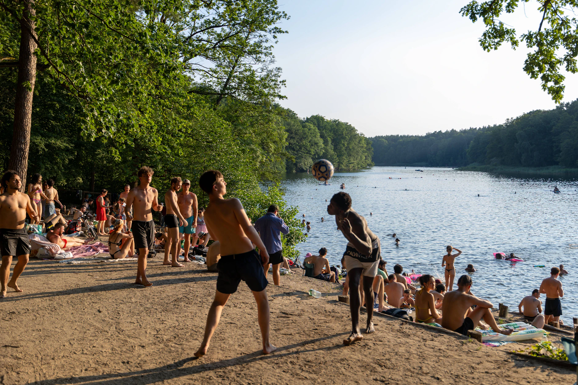 Die Krumme Lanke. Wer ab Mitte September noch im Freien baden gehen will, muss auf Berlins reiches Seen-Angebot zurückgreifen.