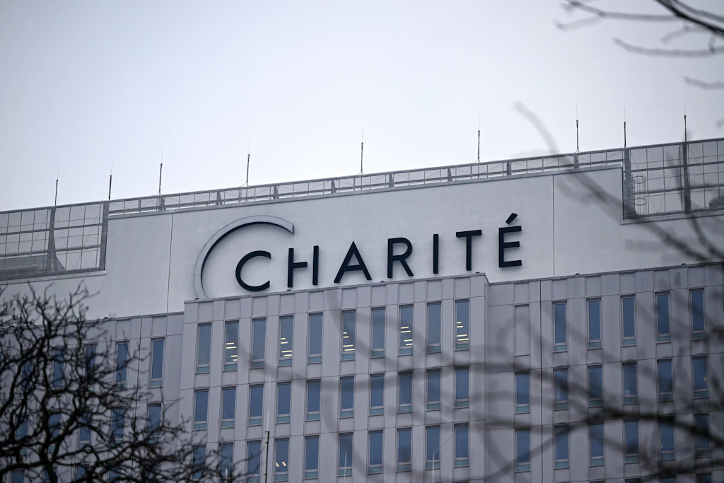 Das Gebäude der Charité in Berlin-Mitte. Auch hier treten Beschäftigte in einen dreitägigen Warnstreik.