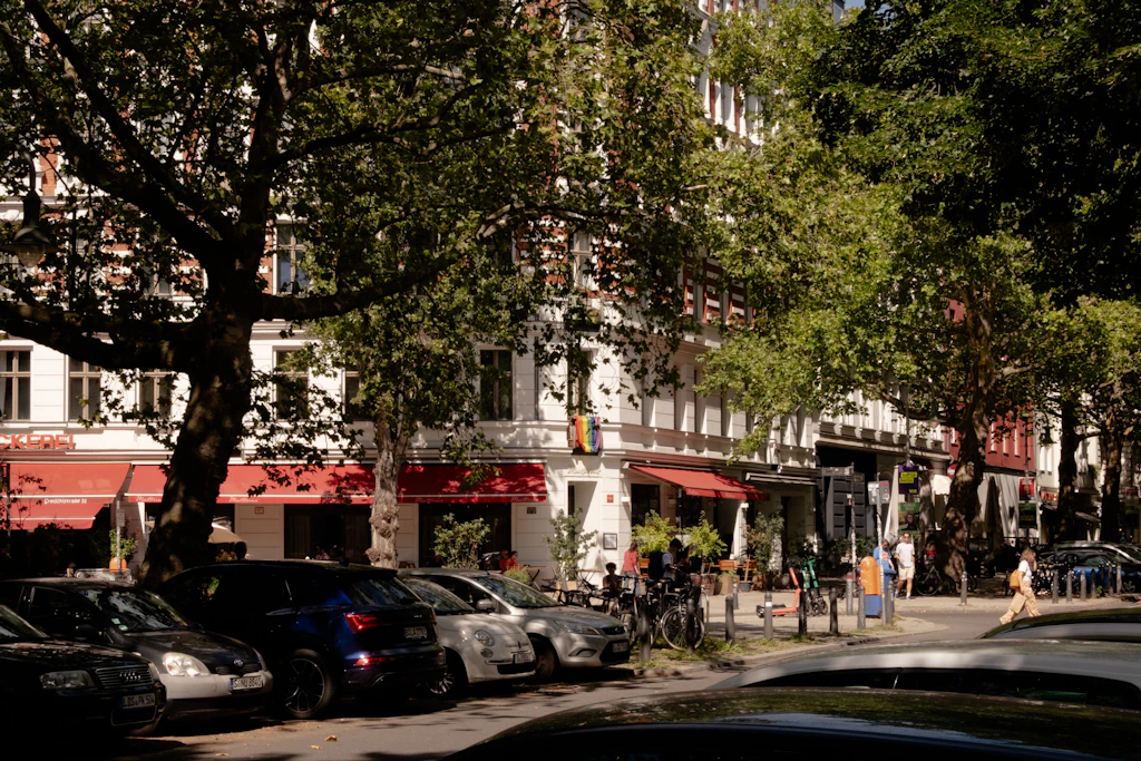 Cafés und Restaurants in der Nähe eines Spielplatzes im Prenzlauer Berg.