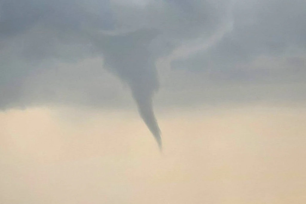 Radarbilder zeigten am 28. August eine Rotation im Raum Teterow; die Tornadoliste führt das Wetterereignis vom Freitag nur als Verdachtsfall.
