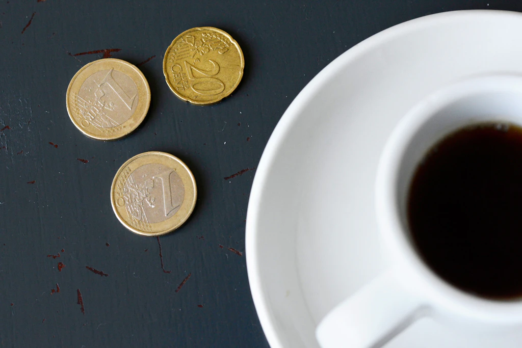 Wie viel Trinkgeld gibt man? Im Café oder im Hotel eine übliche Frage. (Archivbild)