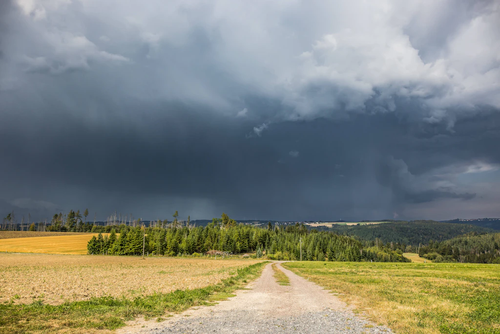 Unwetter, Hagel, 100 km/h: Für wen es heute Mittag ernst wird