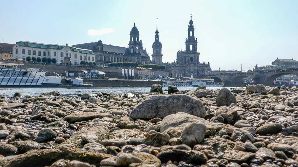 Entnahmeverbote in Brandenburg, Niedrigwasser in der Elbe: Geht Deutschland wirklich das Wasser aus?