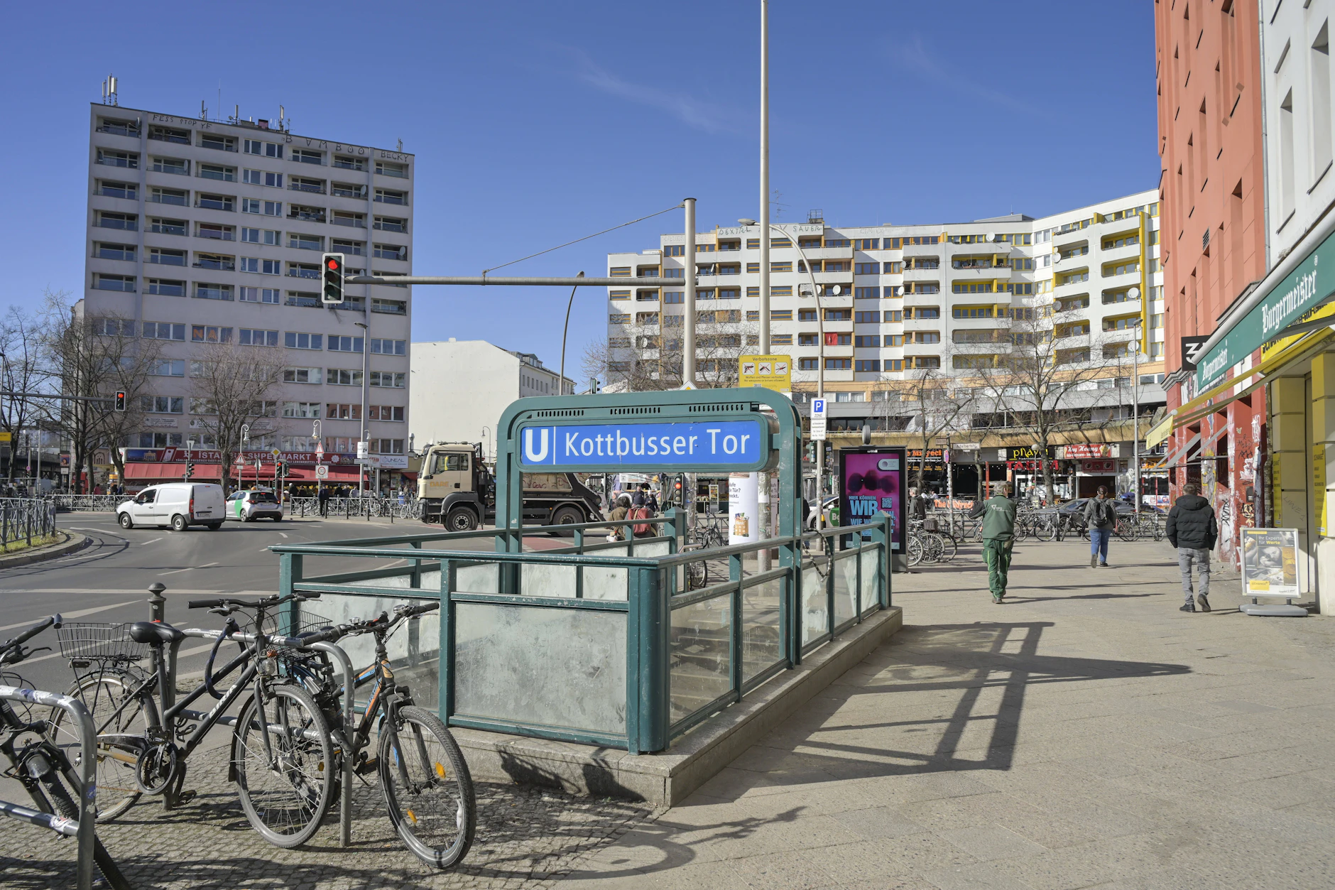 Das Kottbusser Tor entwickelt sich gegen den Trend: Es wurden bisher deutlich weniger Straftaten gelistet als zur gleichen Zeit in 2026.