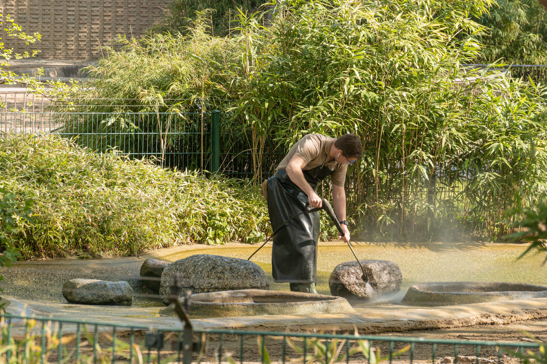 Die Arbeit im Zoo und Tierpark Berlin ist in der Regel sehr körperlich.