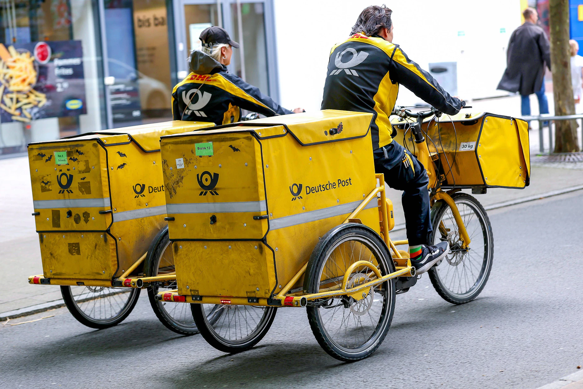 Waren gehören in ein Paket – diesen Grundsatz will die Deutsche Post nun mehr durchsetzen.