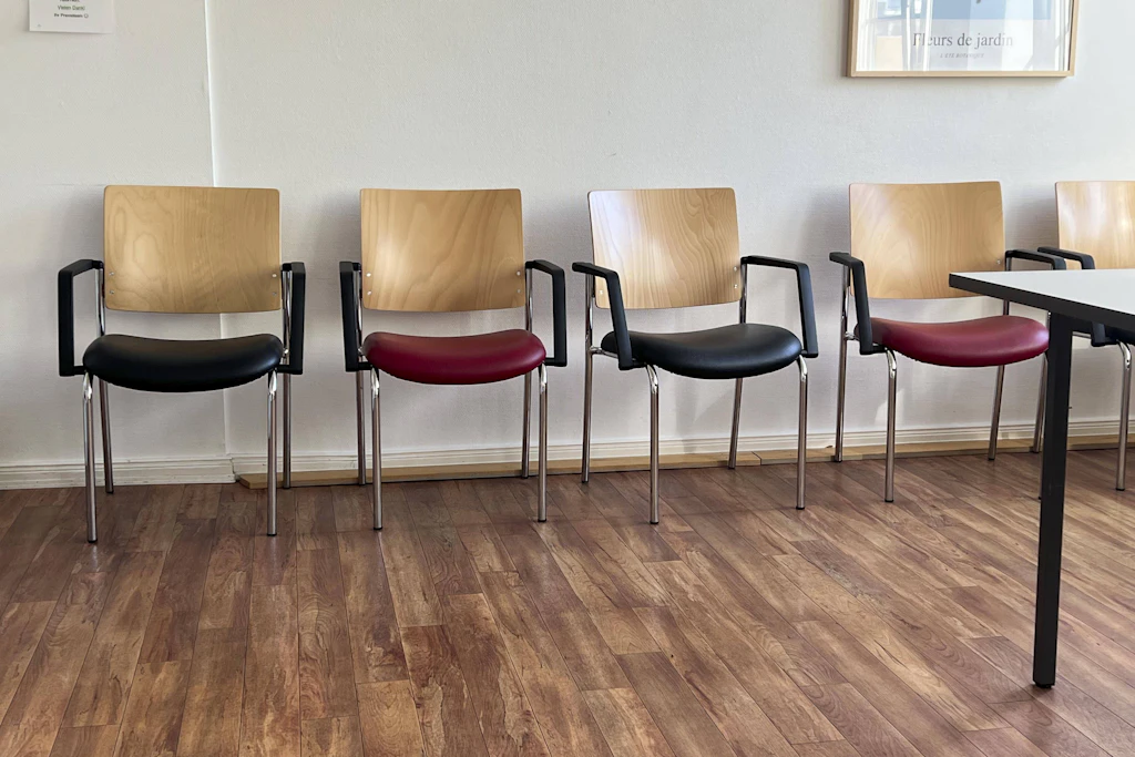 Durch Telemedizin könnten sich Wartezimmer zukünftig leeren und es könnte mehr Zeit für den direkten Patientenkontakt entstehen.