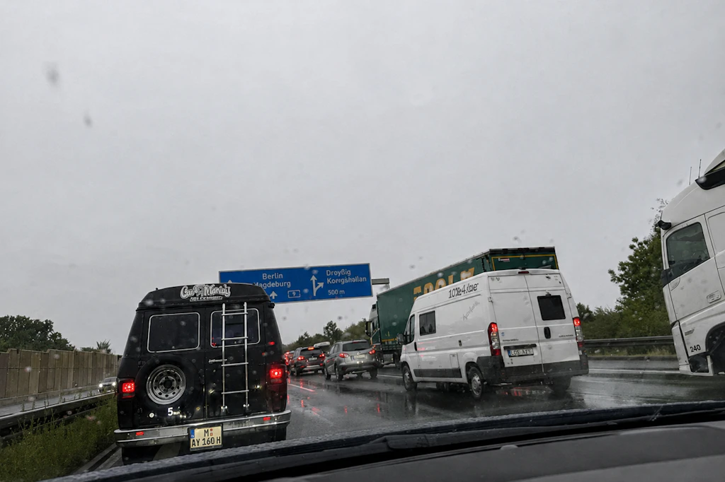 A9 Richtung Berlin nach Unfall voll gesperrt – kilometerlanger Stau