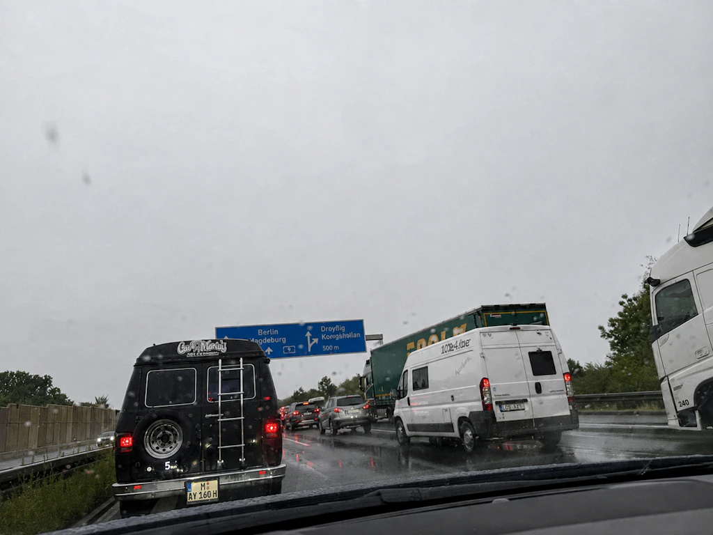 A9 Richtung Berlin nach Unfall voll gesperrt – kilometerlanger Stau