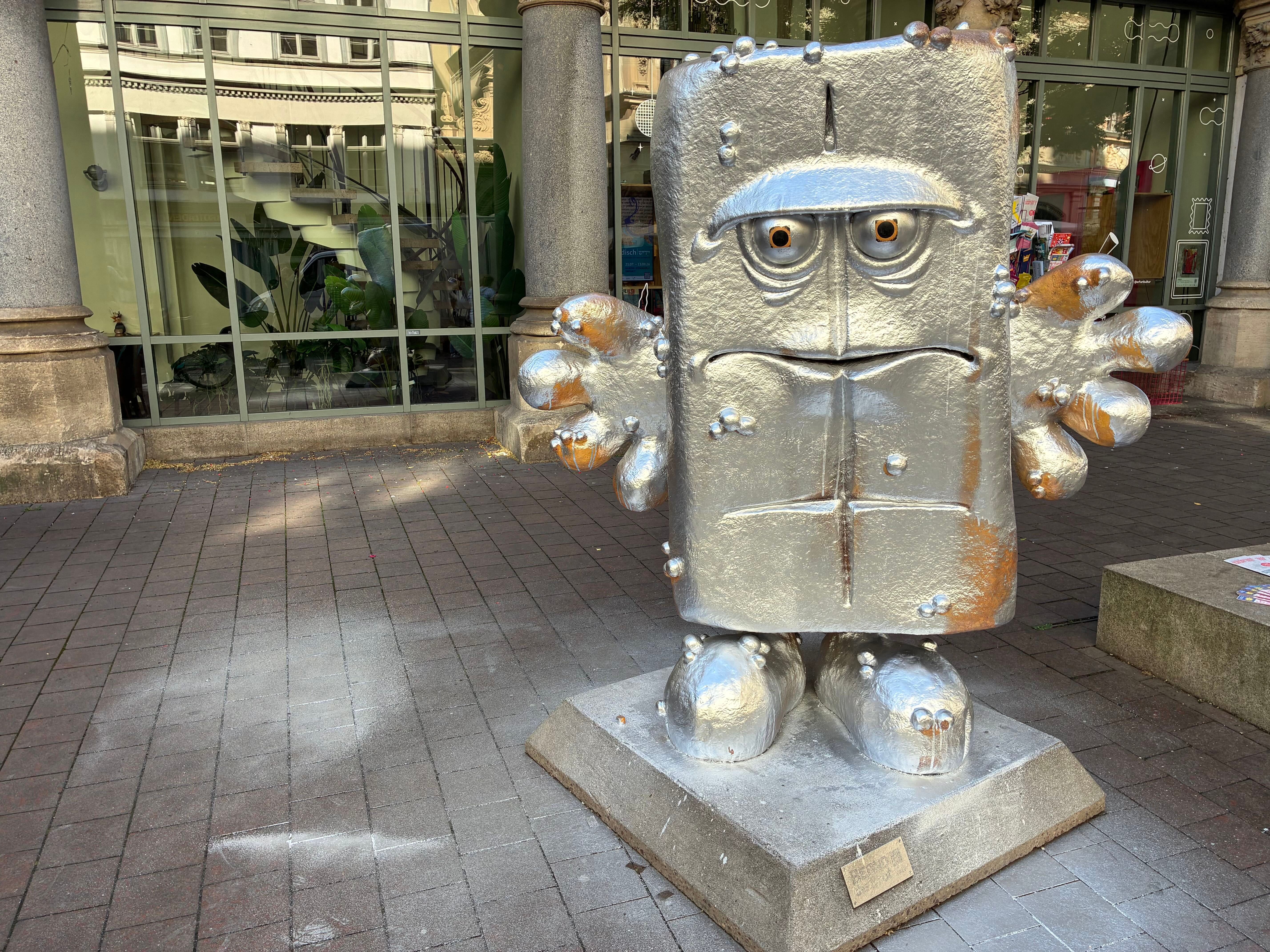 Bernd das Brot in Erfurt: Skulptur silbern besprüht